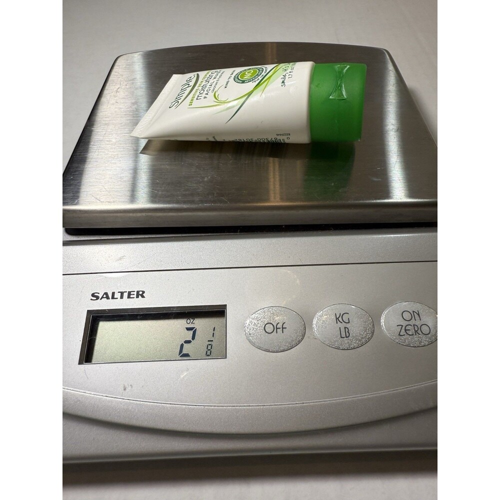 Simple Kind To Skin Moisturising Facial Wash 50ML / 1.7FLOZ Sensitive Skin - Picture 3 of 3